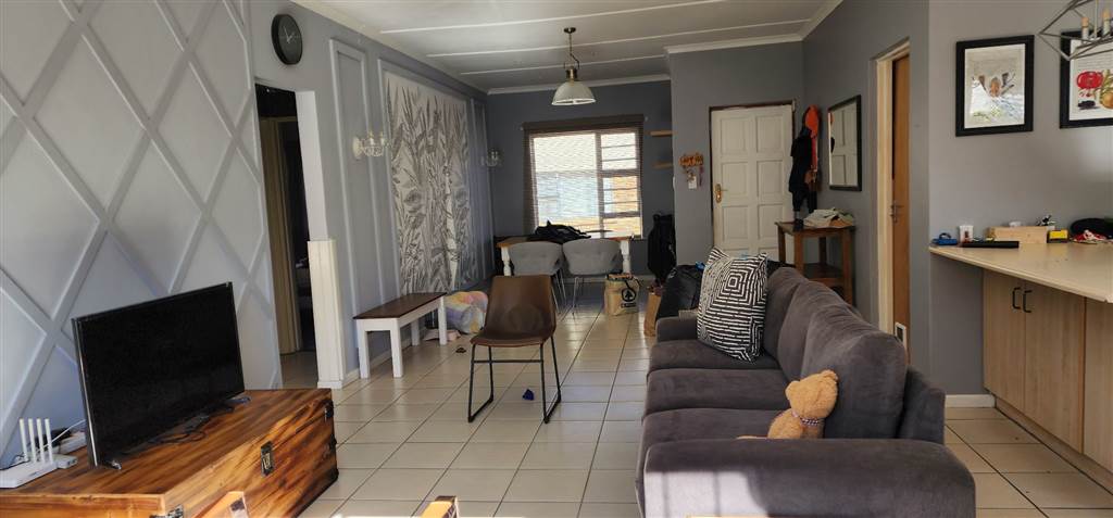 2 Bed Townhouse in Cradock photo number 3