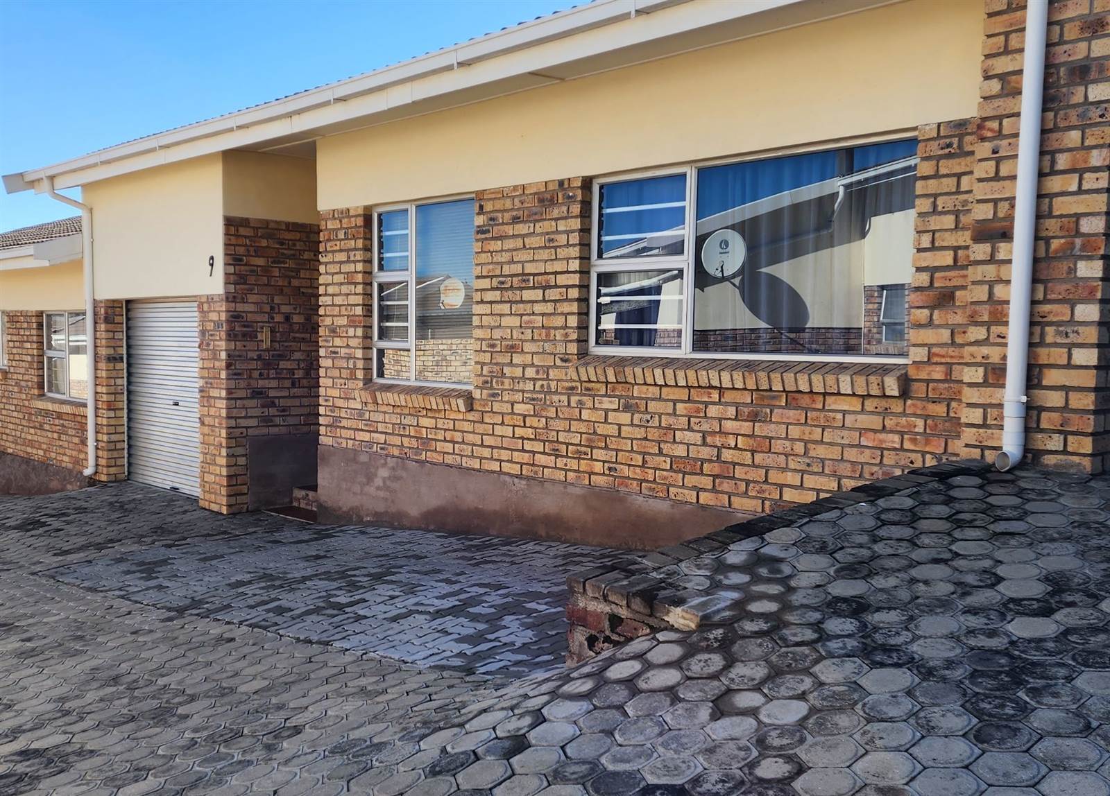 2 Bed Townhouse in Cradock photo number 2