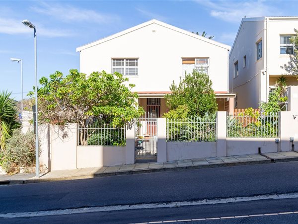 5 Bed House in Green Point