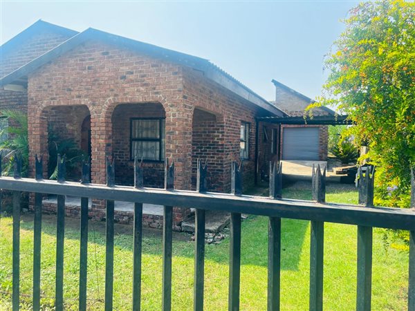 4 Bedroom House 4 Bedroom House