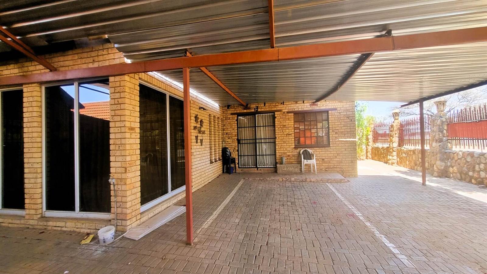 11 Bed House in Mafikeng photo number 12