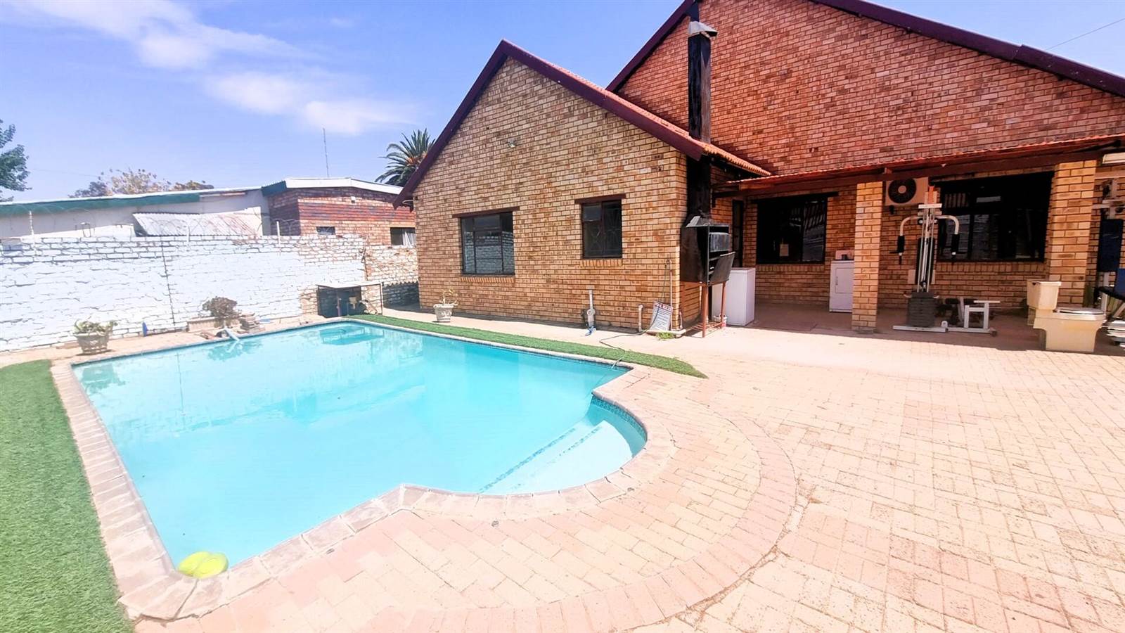 11 Bed House in Mafikeng photo number 13