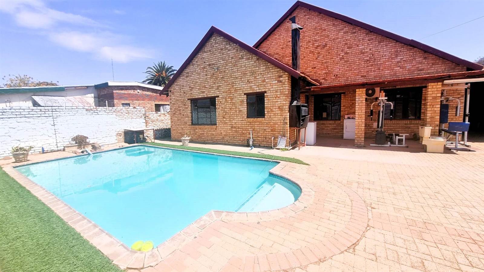 11 Bed House in Mafikeng photo number 1