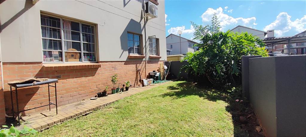 3 Bed Townhouse in Waterval East photo number 19
