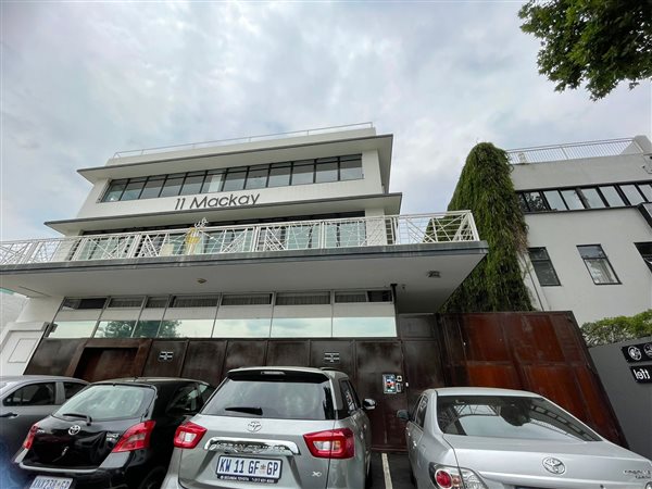 24.2999992370605  m² Commercial space