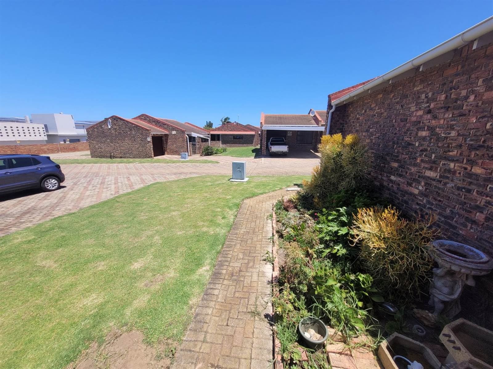 2 Bed Townhouse in Jeffreys Bay photo number 21