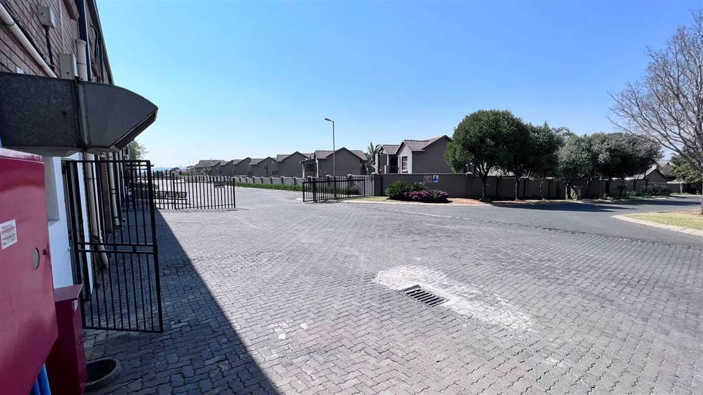 73  m² Commercial space in Ruimsig photo number 8