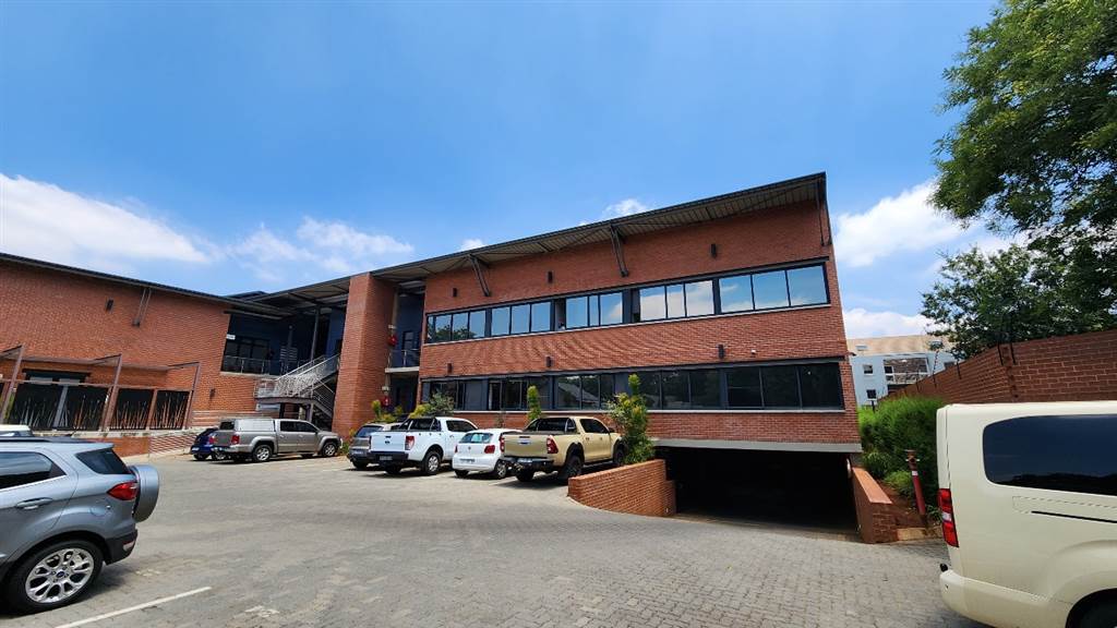 277  m² Commercial space in Lynnwood photo number 1