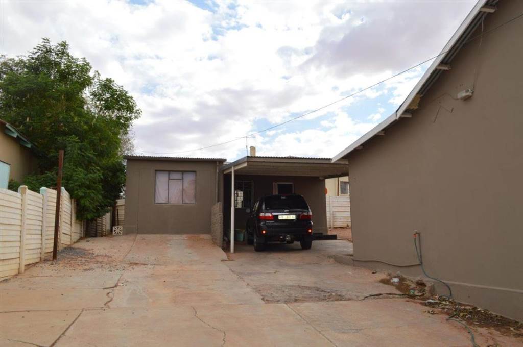 3 Bed House in Upington photo number 21