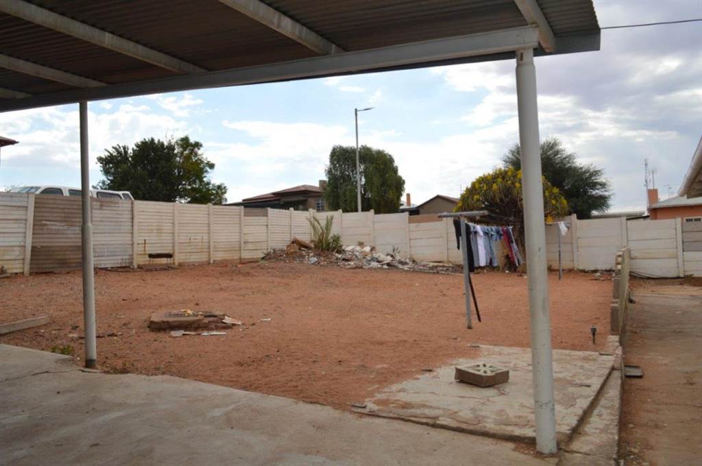 3 Bed House in Upington photo number 2