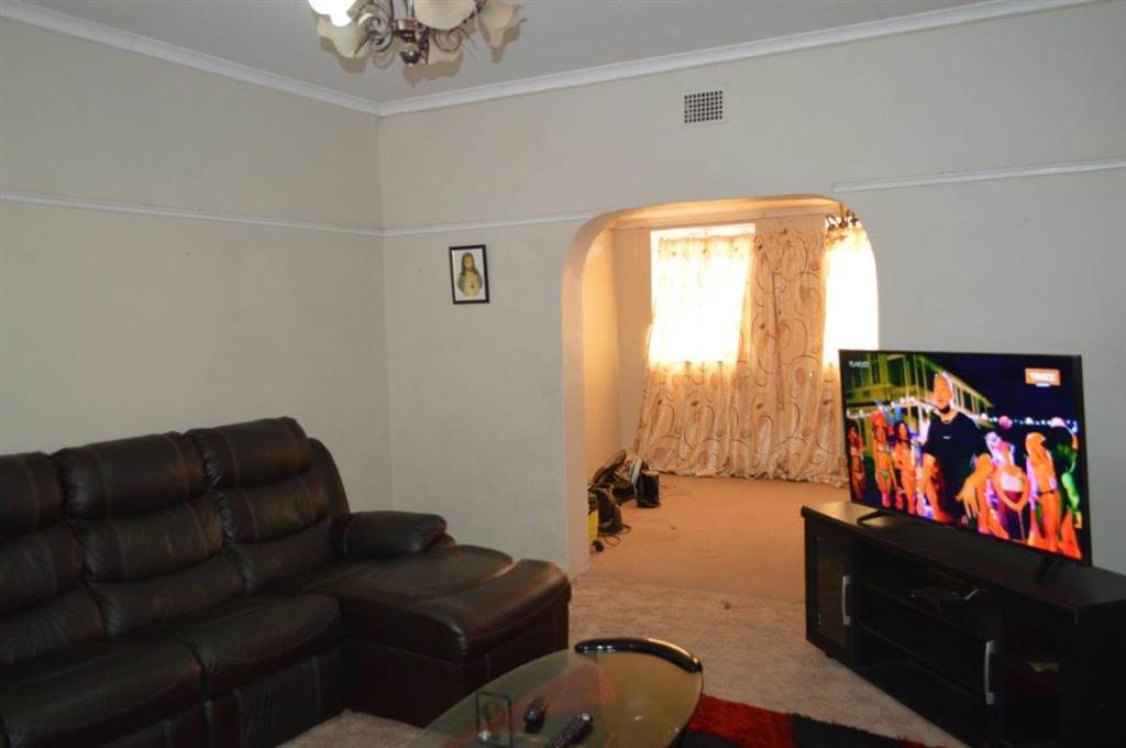 3 Bed House in Upington photo number 7