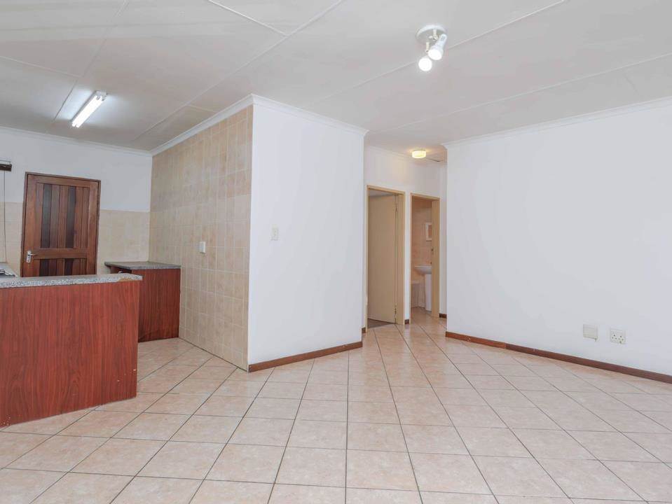 2 Bed Apartment in Greenstone Hill photo number 6