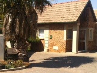 2 Bed House in Glen Marais photo number 2