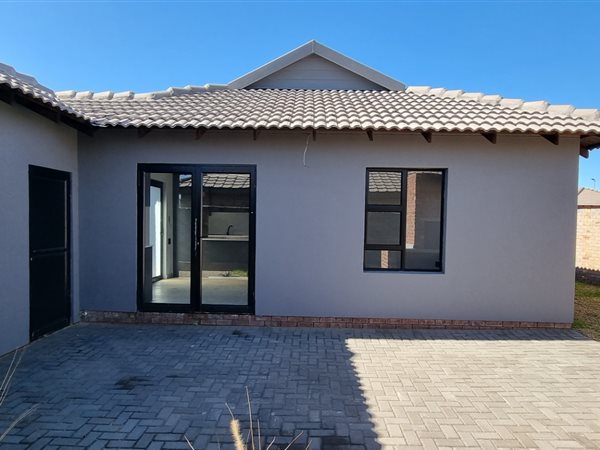 2 Bed House in Suidheuwel