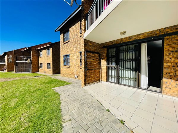 3 Bedroom Townhouse 3 Bedroom Townhouse