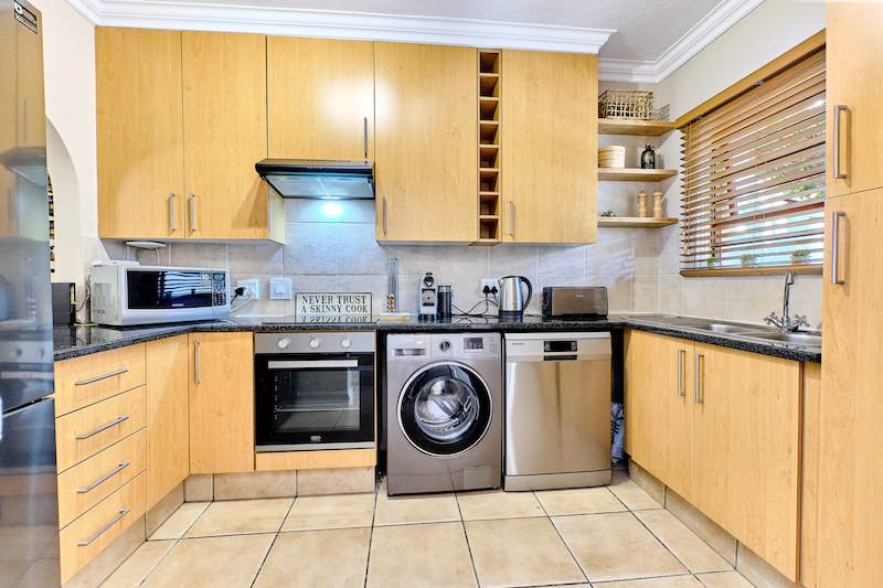 2 Bed House in Sunninghill photo number 5
