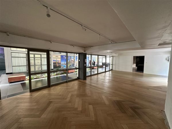 100 m² Retail Space 100 m² Retail Space