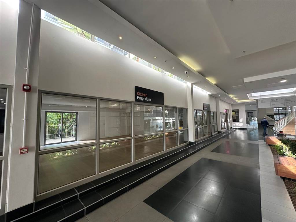 100 m² Retail Space 100 m² Retail Space