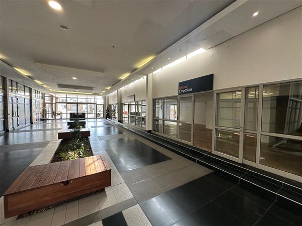 100 m² Retail Space 100 m² Retail Space