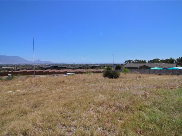 948 m² Land available in Plattekloof