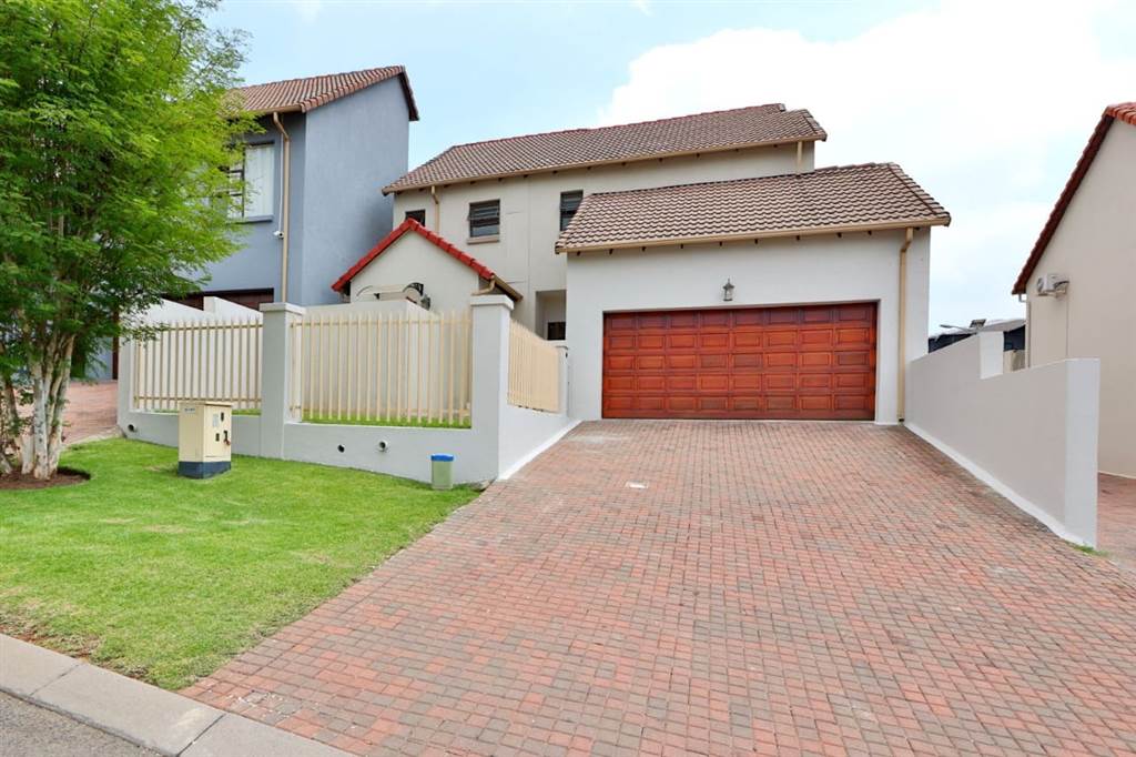 3 Bed House in Kyalami photo number 1