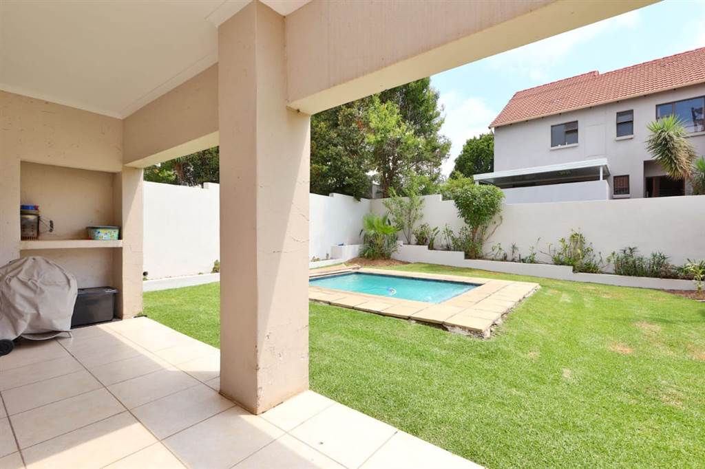 3 Bed House in Kyalami photo number 9
