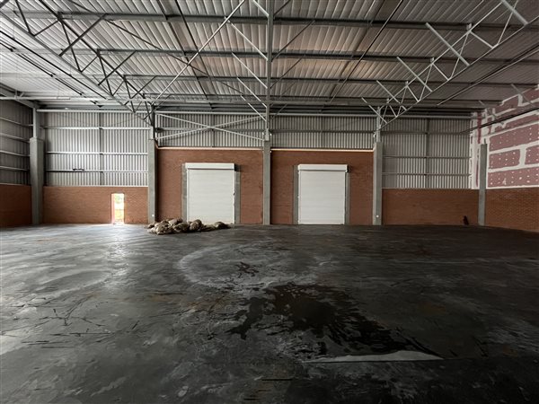 2 230  m² Industrial space