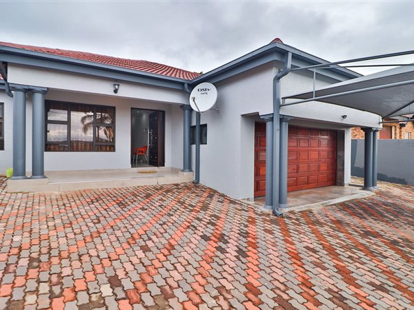 4 Bedroom House 4 Bedroom House