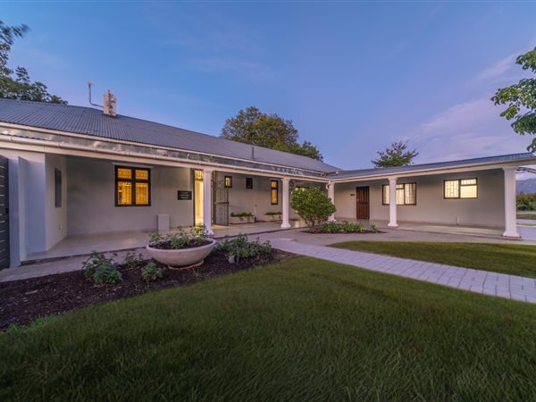 6 Bedroom House 6 Bedroom House