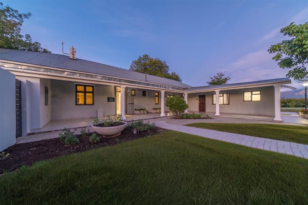 6 Bedroom House
