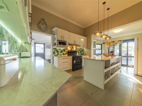 6 Bedroom House