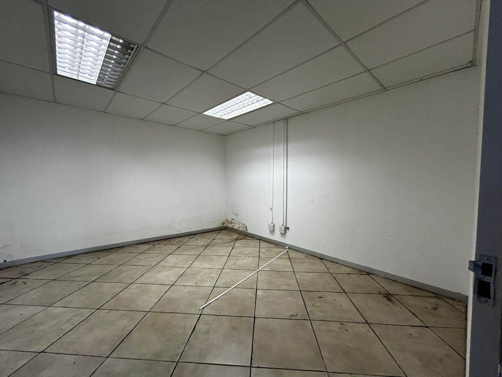 700  m² Commercial space in Blackheath photo number 12