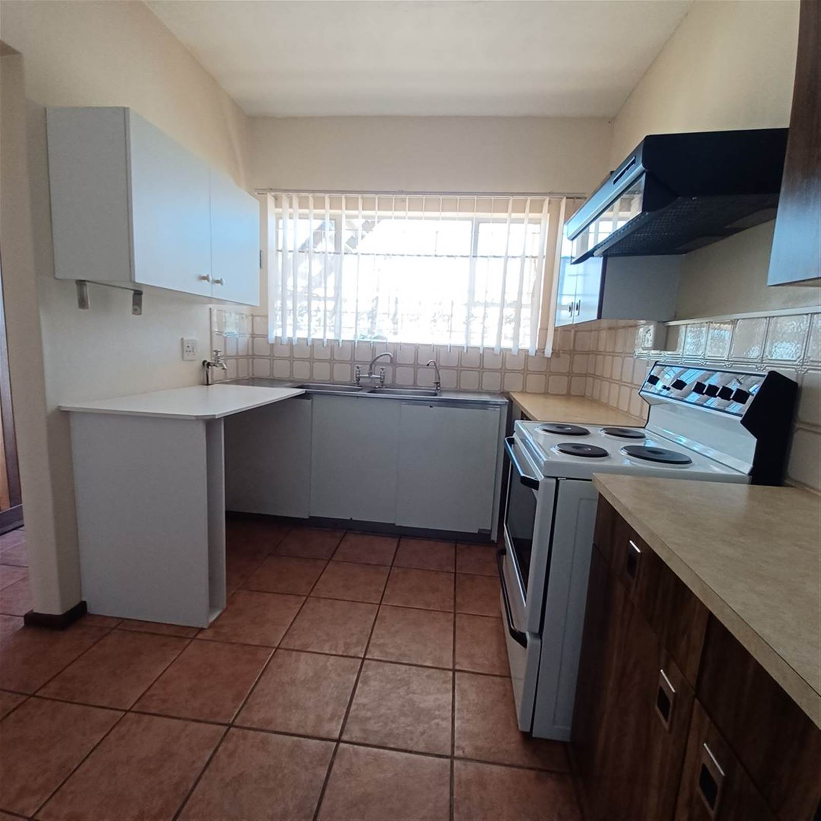 3 Bed Apartment in Potchefstroom Central photo number 2
