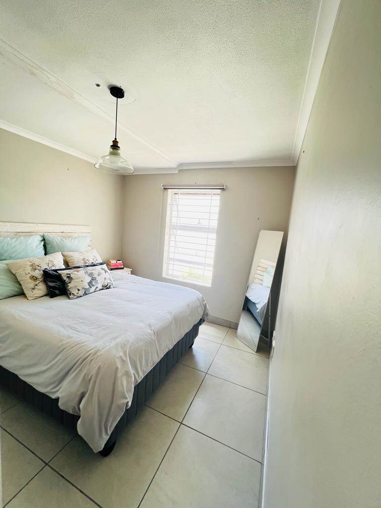 2 Bed Apartment in Gordons Bay Central photo number 27