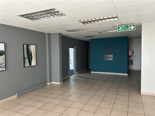 562  m² Commercial space