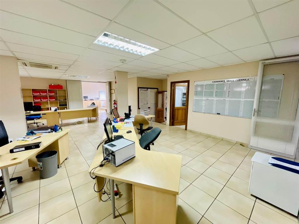 350  m² Commercial space in New Redruth photo number 8