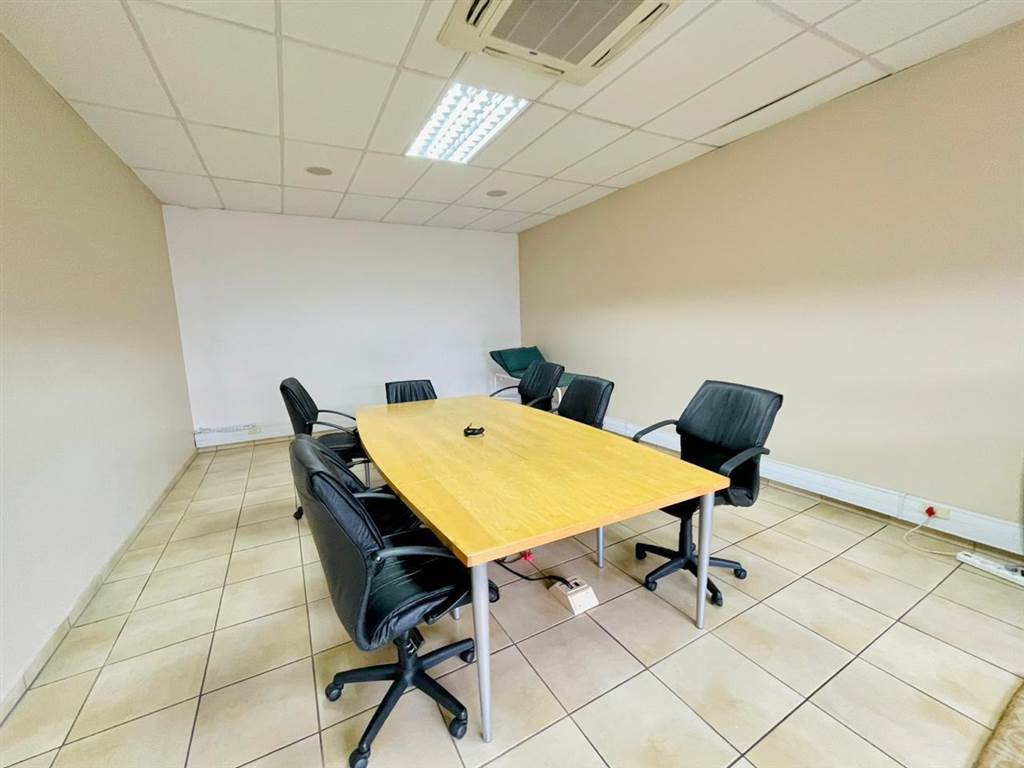 350  m² Commercial space in New Redruth photo number 10
