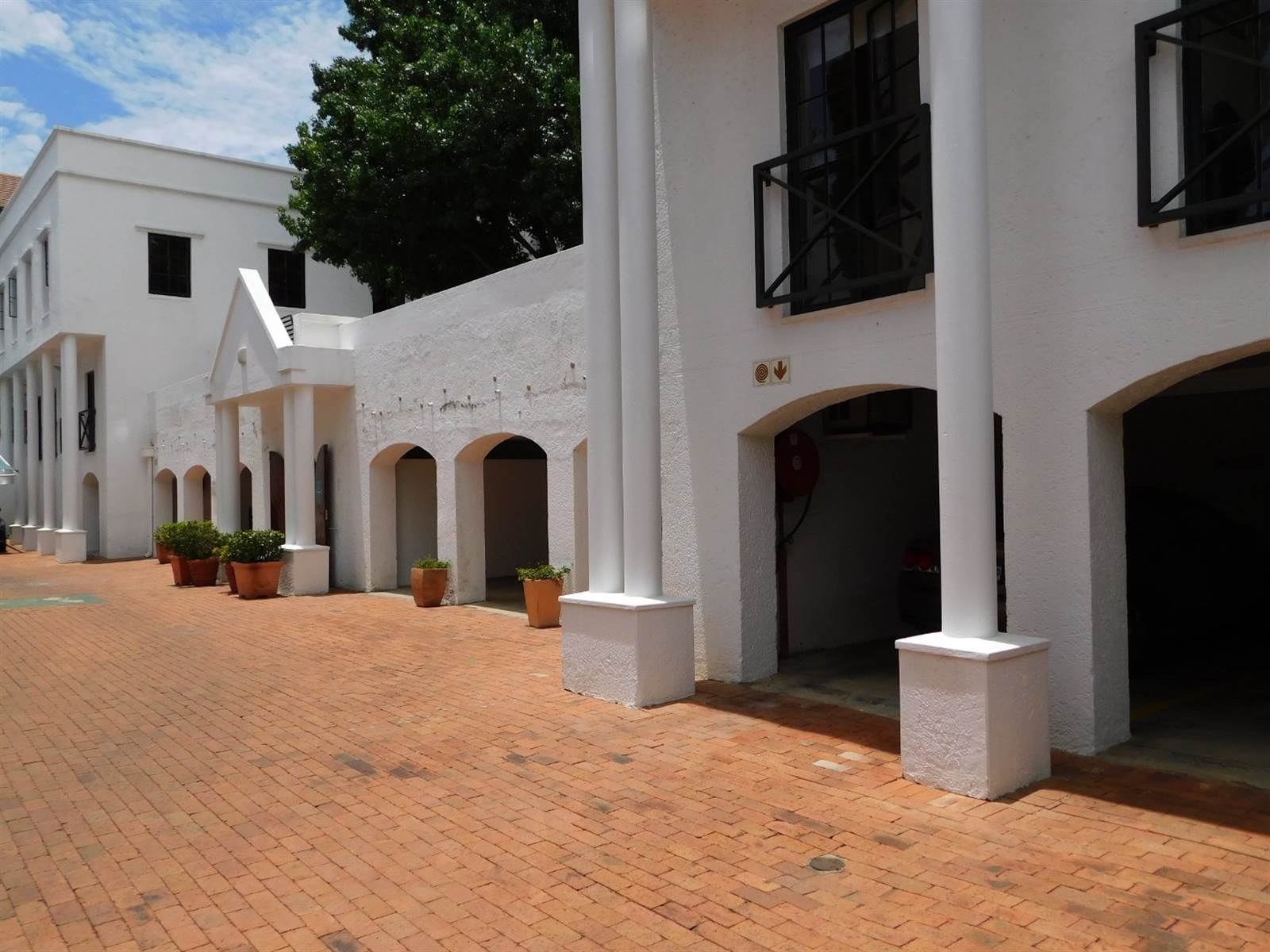 195  m² Office Space in Randburg Central photo number 2