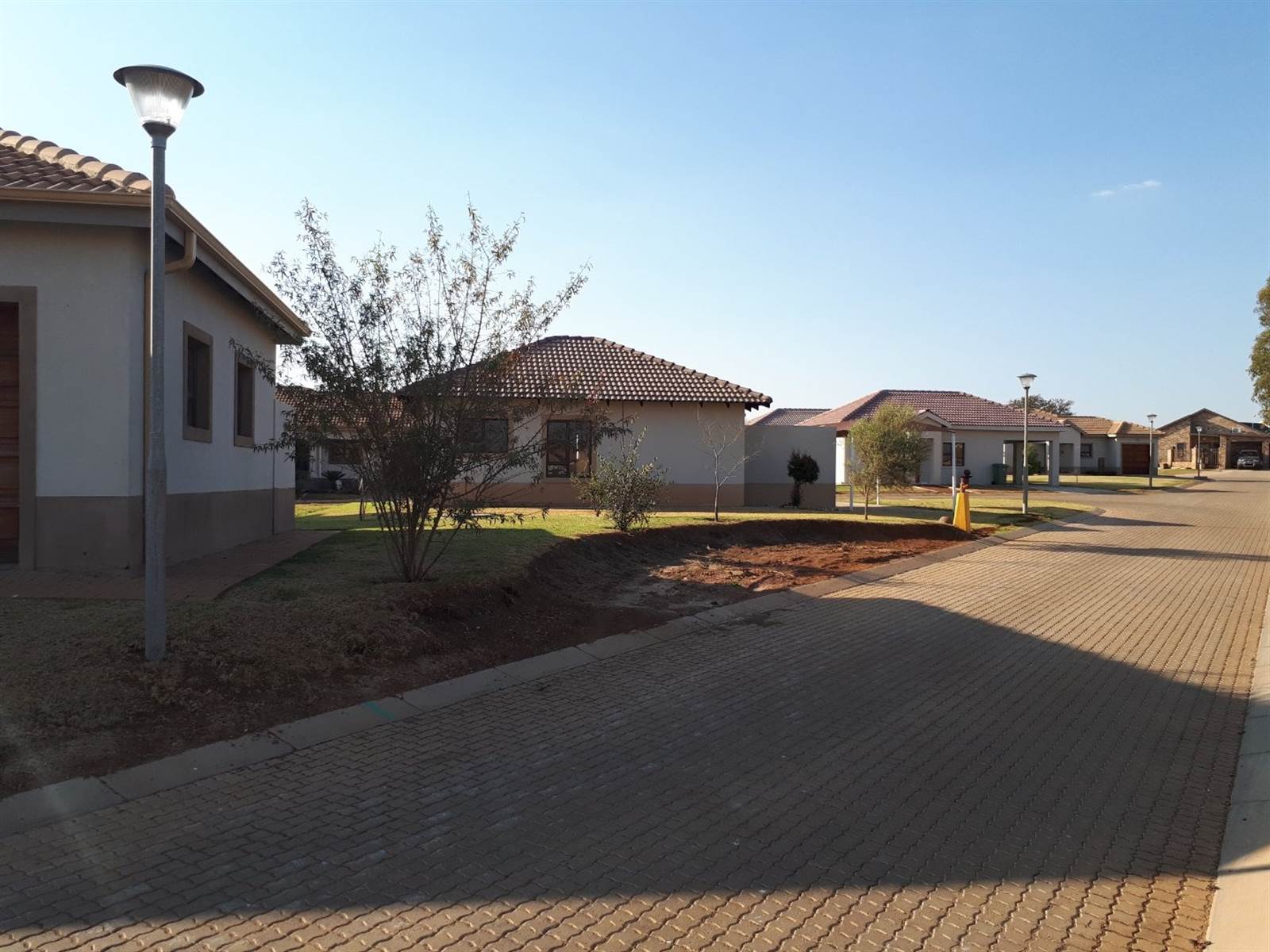 3 Bed Townhouse in Mooivallei Park photo number 3