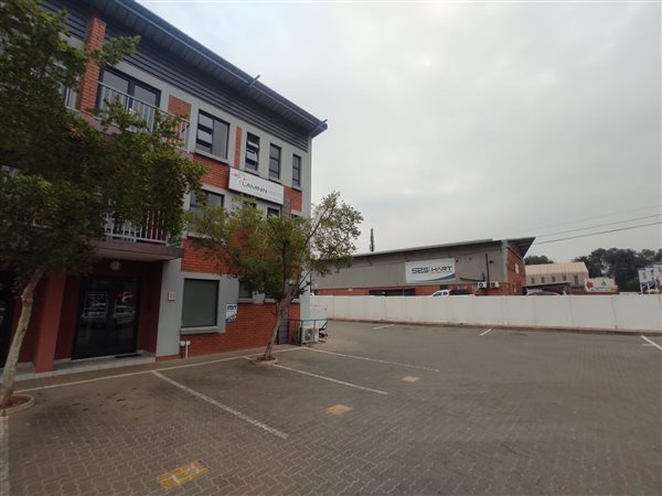 304  m² Industrial space