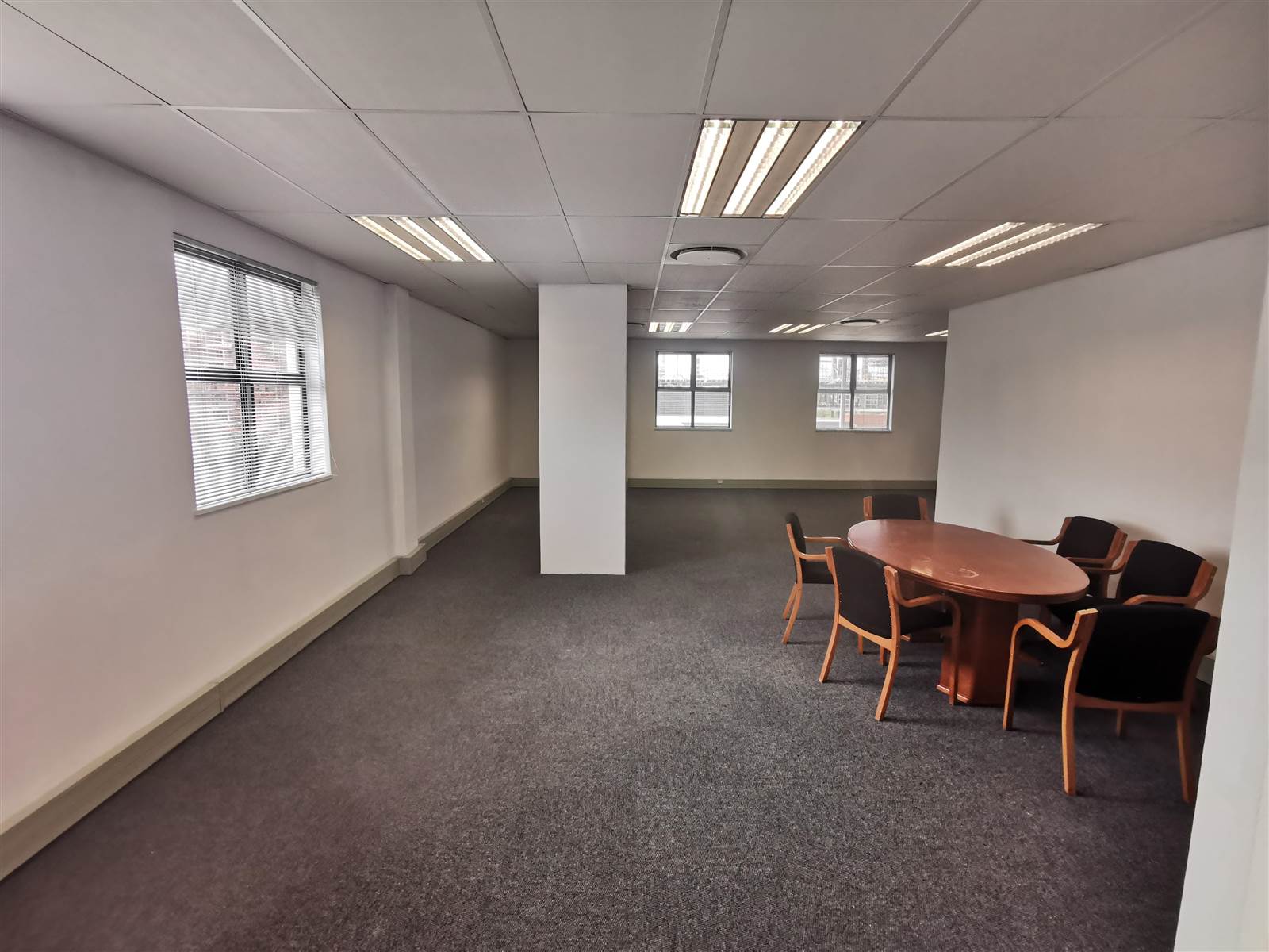 117  m² Commercial space in New Town Centre photo number 9