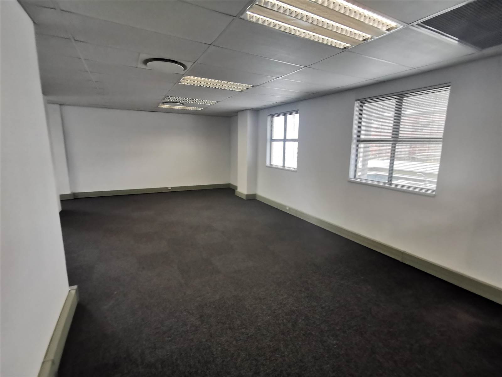 117  m² Commercial space in New Town Centre photo number 3