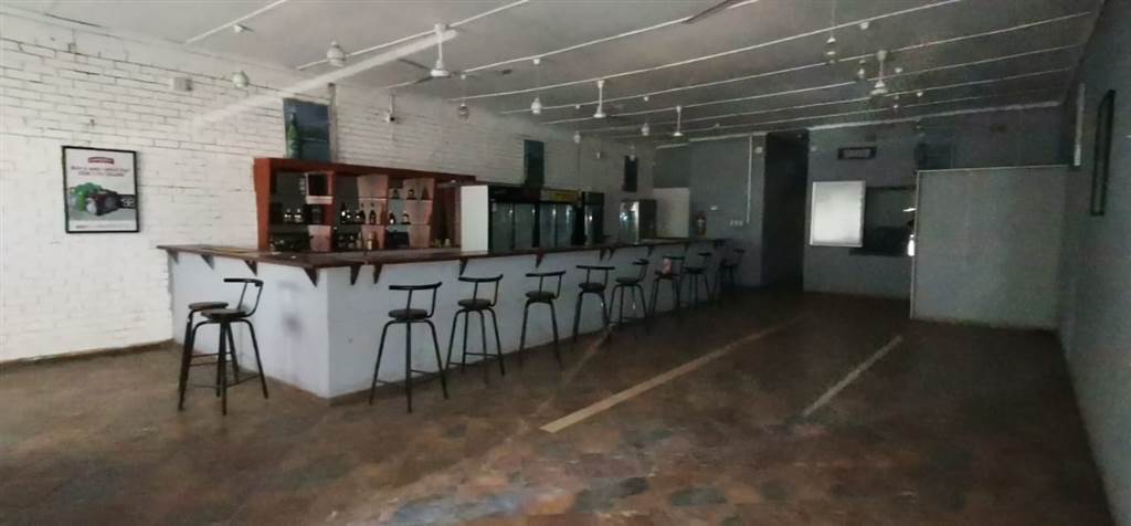 300  m² Commercial space in Louis Trichardt photo number 4