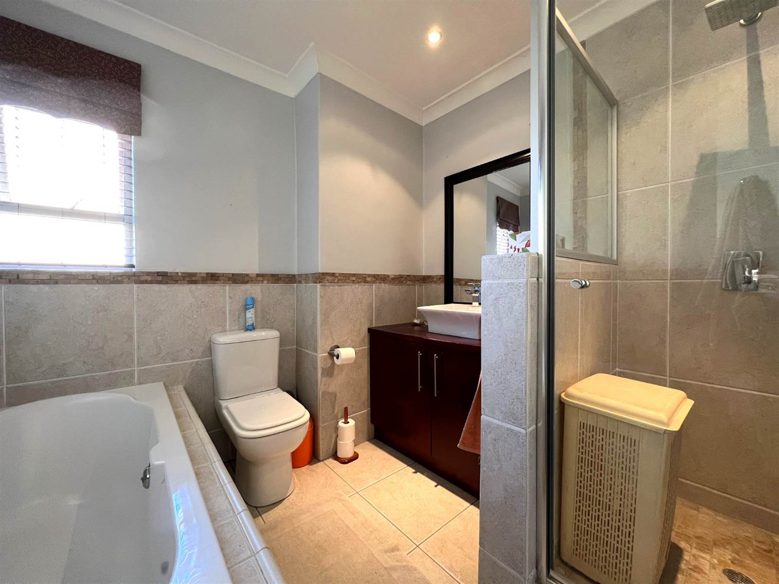 1 Bed Apartment in Bedfordview photo number 8