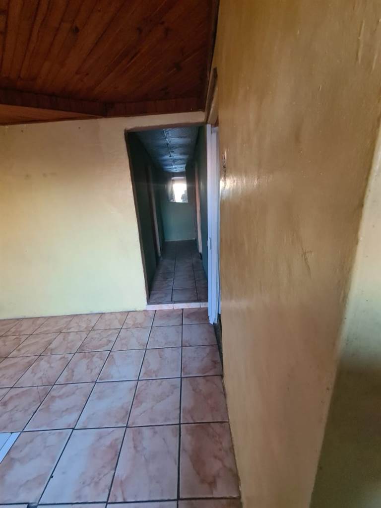 3 Bed House in Khayelitsha photo number 3