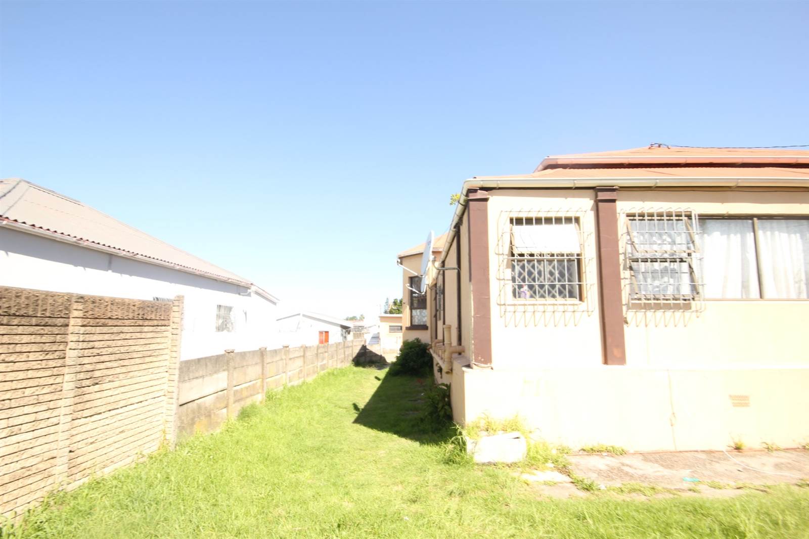 12 Bed House in Southernwood photo number 2