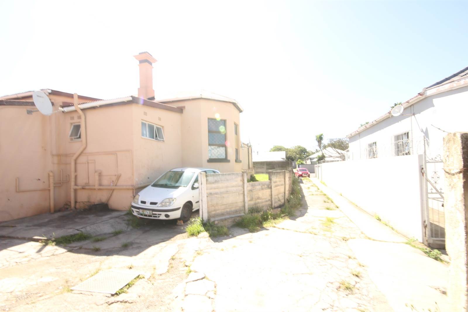 12 Bed House in Southernwood photo number 3