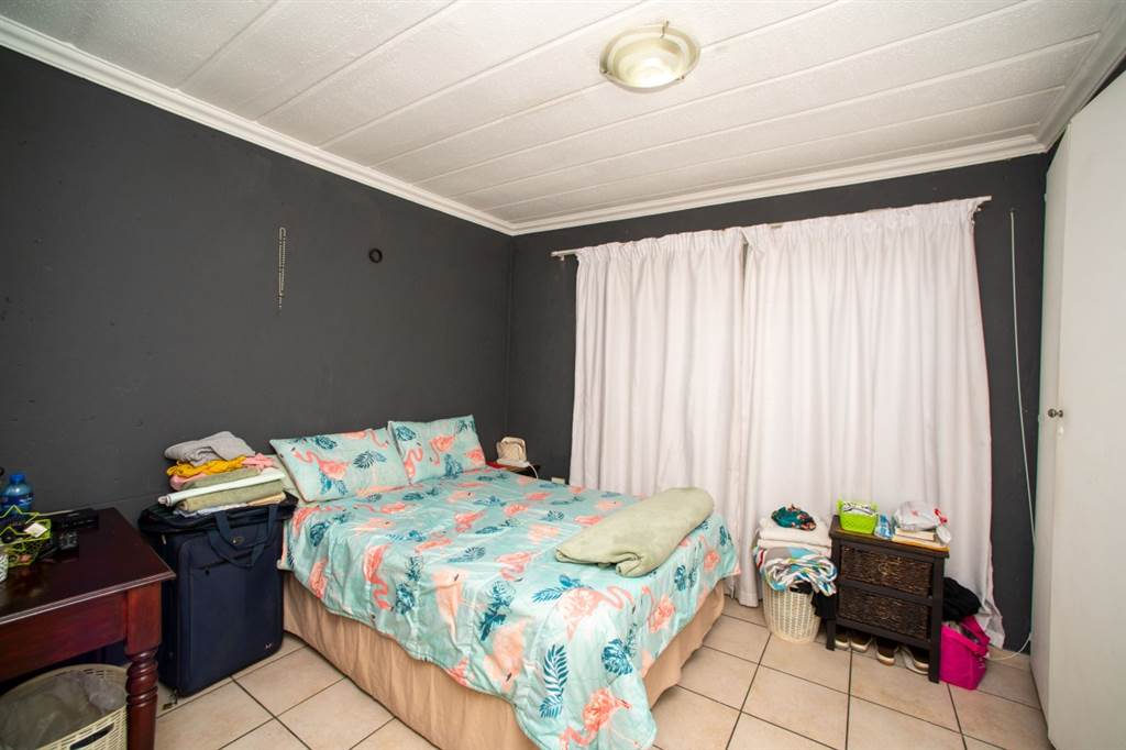 2 Bed Apartment in Edenglen photo number 14