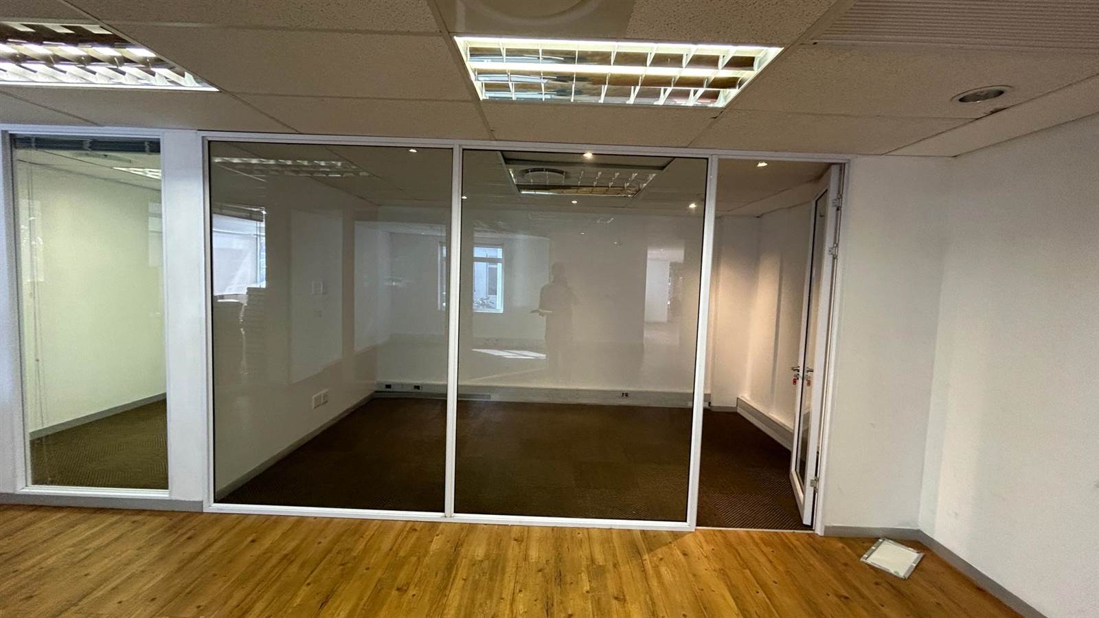 977  m² Office Space in Mouille Point photo number 9