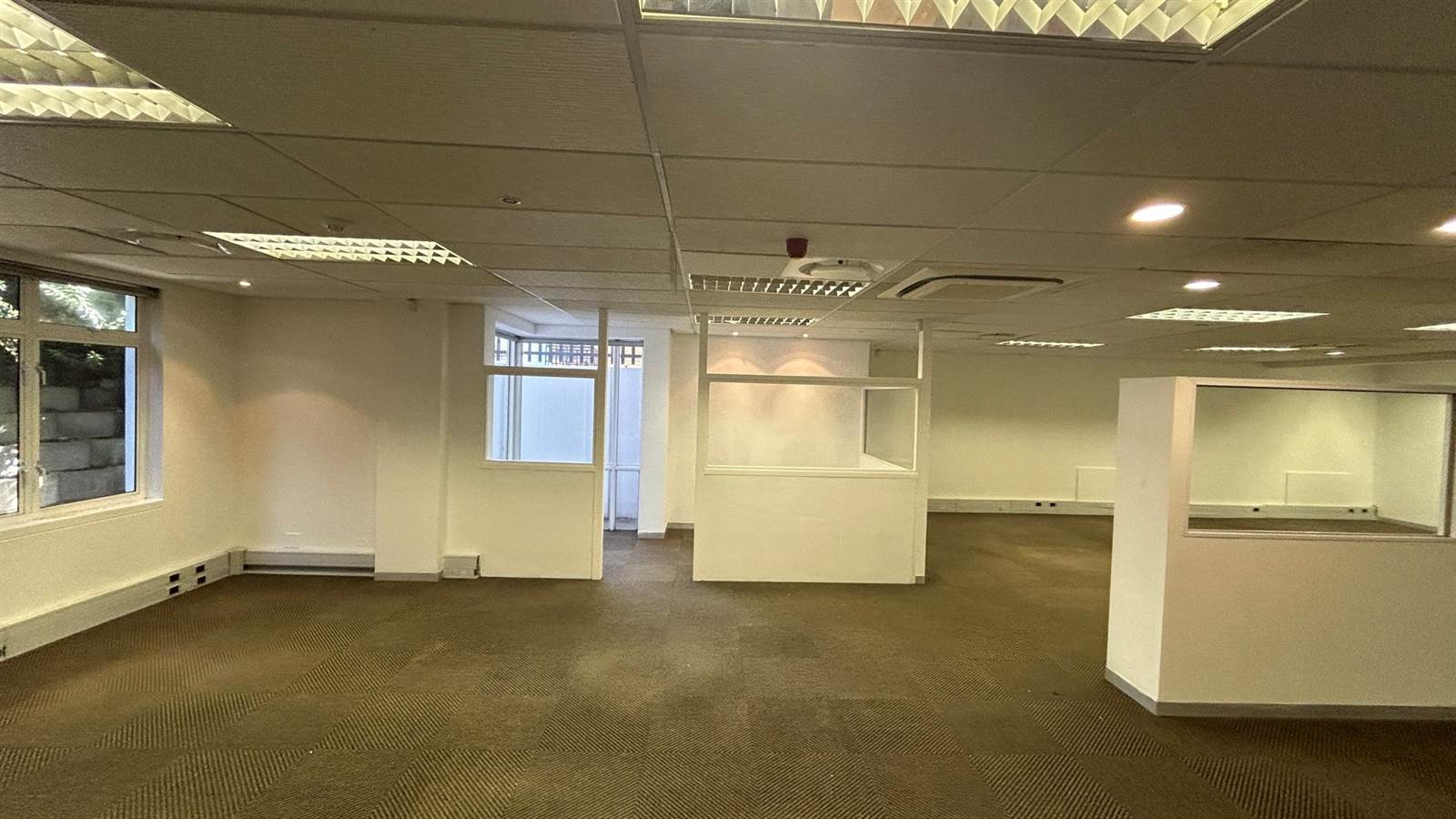 977  m² Office Space in Mouille Point photo number 21